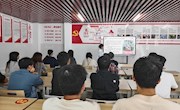 电子信息工程学院党总支学生第二党支部开展“致敬时代楷模，践行党员使命”主题党日活动