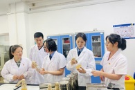 环境与食品工程学院教工党支部和学生党支部联合柳州市鱼峰区人民检察院开展党日活动
