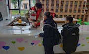 柳职院学生到妇幼保健院柳东分院开展“奉献爱心，服务社会”志愿服务活动