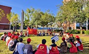 机电工程学院本科2024级装备智能化技术2班团支部开展“绿化校园，你我共创”清洁校园志愿者活动