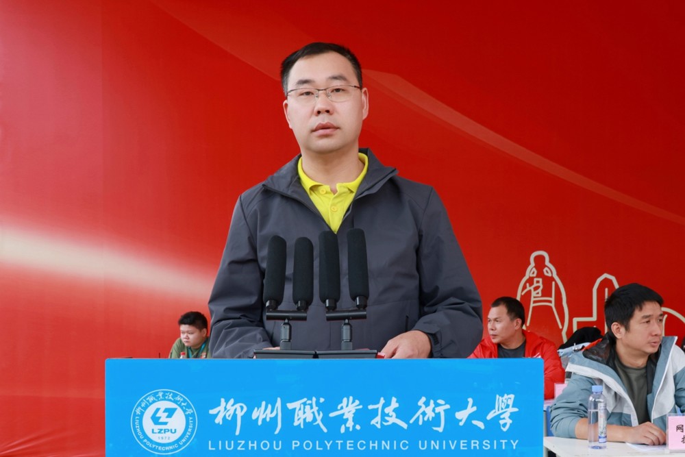 党委常委、副校长邱福明主持开幕式