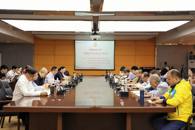 学校党委理论学习中心组聚焦深入学习贯彻全国、全区教育大会精神开展集中学习