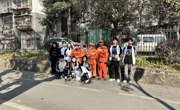 贸易与旅游管理学院开展“关爱环卫工人”学雷锋活动