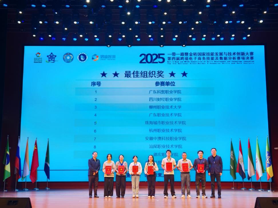 颁奖现场：我?；竦谩白罴炎橹薄比儆坪? width=