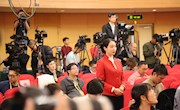 让镜头记住“柳职服务”——贸易与旅游管理学院酒店管理专业学生服务十九大