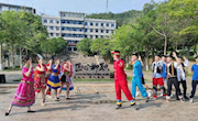贸易与旅游管理学院开展“民族团结我同行，各族师生一家亲”主题三月三壮族竹竿舞快闪活动