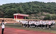  贸易与旅游管理学院举行升旗仪式暨“呵护生命，健康成长”主题教育活动