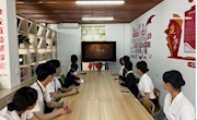 贸易与旅游管理学院2022级空中乘务1班开展 “弘扬劳动精神，致敬劳模先锋”主题团日活动