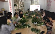 贸易与旅游管理学院开展“以花为名，为爱献礼”父亲节主题插花活动