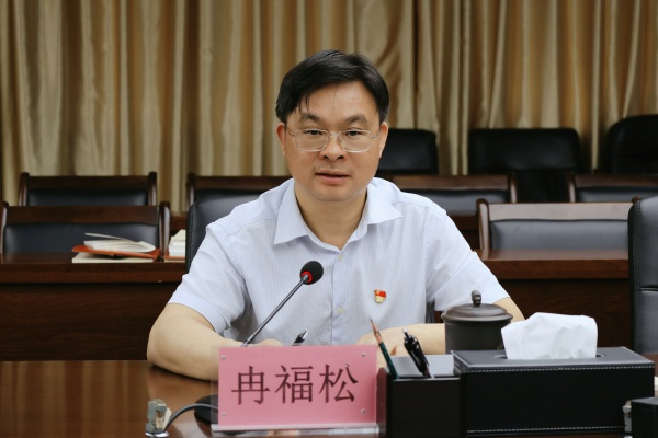 学校党委委员、副校长冉福松指导办学思想大讨论