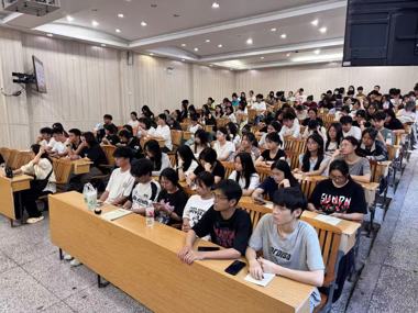 艺术学院分党校开展入党积极分子培训班党课学习