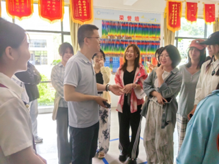 艺术学院师生赴静兰小学开展民族特色校服设计调研