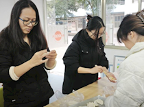 艺术学院举办“饺香四溢，情暖冬至”主题活动